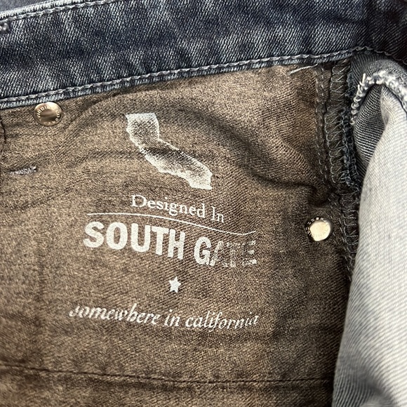 AG Adriano Goldschmied The Prima Mid-Rise
Cigarette Size 27 Regular EUC - Picture 8 of 10